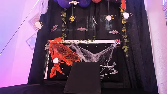 Snapshot of Dayan_and_Andriu chatting on 4, 11, 2025 Dayan and Andriu online show from 4, 11, 2025