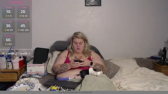 Snapshot of xoxostoneybabe chatting on 10, 11, 2025 xoxostoneybabe online show from 10, 11, 2025