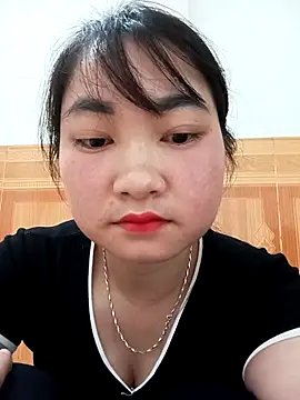 Snapshot of buom-xinh chatting on 3, 11, 2025 buom-xinh online show from 3, 11, 2025