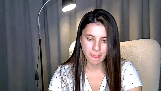 Snapshot of KiraHoney chatting on 16, 6, 2026 KiraHoney online show from 16, 6, 2026