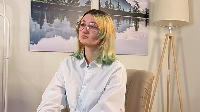 Snapshot of JoannieDrissel chatting on 4, 11, 2025 JoannieDrissel online show from 4, 11, 2025