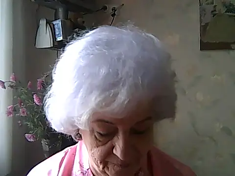 Snapshot of ValeriaKroww chatting on 12, 11, 2025 ValeriaKroww online show from 12, 11, 2025