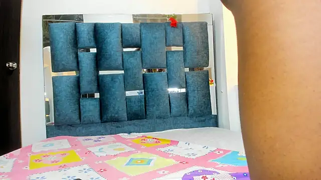 Snapshot of Jazmin040 chatting on 12, 11, 2025 Jazmin040 online show from 12, 11, 2025