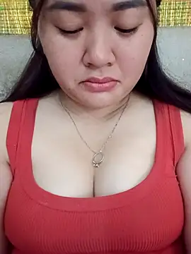 Snapshot of Bee-bgolden chatting on 11, 11, 2025 Bee-bgolden online show from 11, 11, 2025