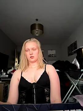 Snapshot of hotgoodgirll chatting on 18, 11, 2025 hotgoodgirll online show from 18, 11, 2025