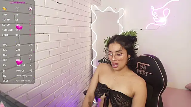 PEACHY TAY online show from 1, 12, 2025