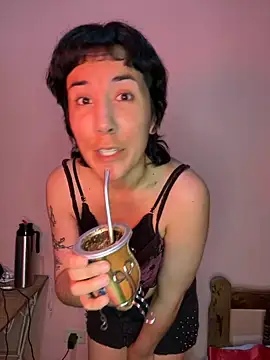 Snapshot of millielatina chatting on 10, 11, 2025 millielatina online show from 10, 11, 2025