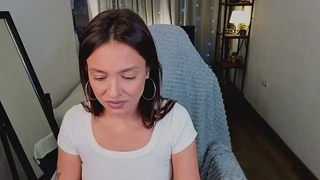 Naila Whisper online show from 22, 12, 2025