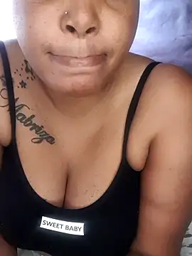 Snapshot of Qeenbrie chatting on 18, 11, 2025 Qeenbrie online show from 18, 11, 2025