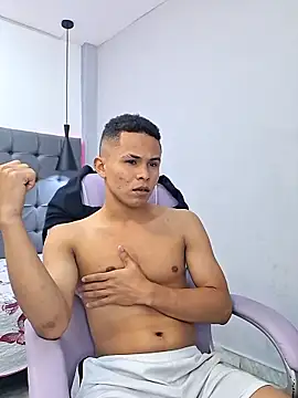 Snapshot of Liams18 chatting on 14, 11, 2025 Liams18 online show from 14, 11, 2025