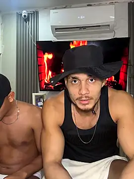 Snapshot of Tonny_2-2cm chatting on 9, 11, 2025 Tonny 2-2cm online show from 9, 11, 2025