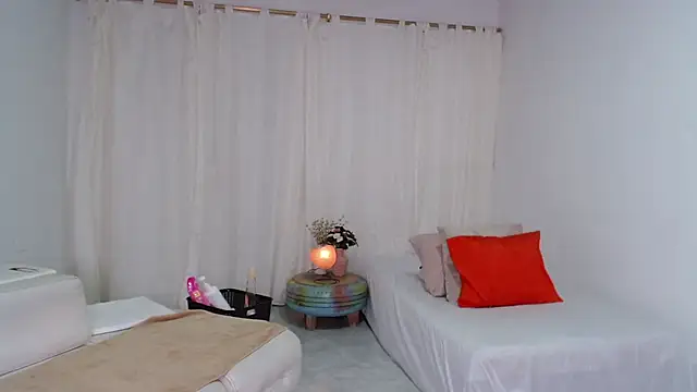 CoralReyes IH online show from 19, 11, 2025