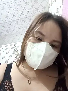 Snapshot of linh-xinh18 chatting on 11, 11, 2025 linh-xinh18 online show from 11, 11, 2025