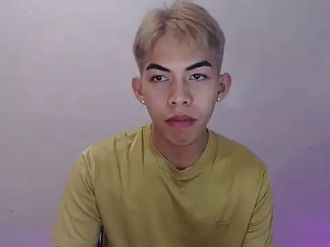 Snapshot of Urhotsilverboy chatting on 10, 5, 2026 Urhotsilverboy online show from 10, 5, 2026