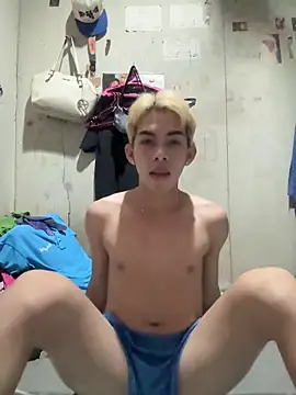 Snapshot of Urhotsilverboy chatting on 10, 6, 2026 Urhotsilverboy online show from 10, 6, 2026