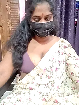 Snapshot of Keerthee_ chatting on 8, 11, 2025 Keerthee online show from 8, 11, 2025