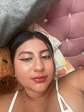 Snapshot of Roxy_luck chatting on 12, 11, 2025 Roxy luck online show from 12, 11, 2025