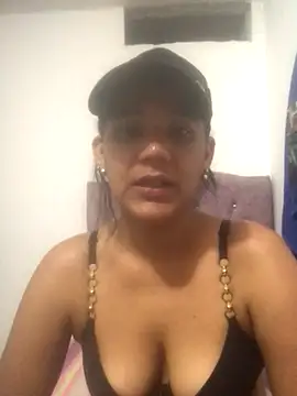 Snapshot of SofiaVergara2 chatting on 8, 11, 2025 SofiaVergara2 online show from 8, 11, 2025