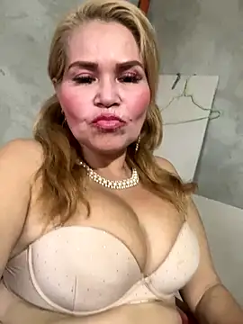 Snapshot of dirty_mother3 chatting on 13, 12, 2025 dirty mother3 online show from 13, 12, 2025