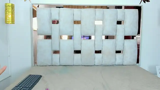 Snapshot of Lois_Cullen chatting on 6, 11, 2025 Lois Cullen online show from 6, 11, 2025