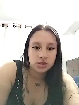 Snapshot of Thamara- chatting on 6, 11, 2025 Thamara- online show from 6, 11, 2025