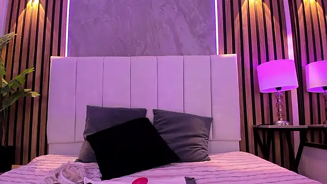 Carlotta de velour online show from 9, 3, 2026