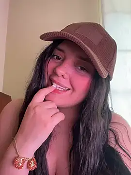 candicewest  online show from 19, 4, 2026