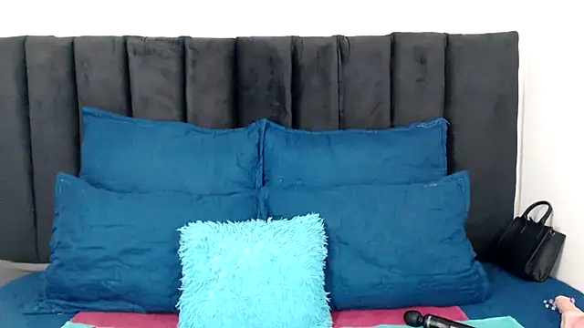 Miss-Berries online show from 12, 4, 2026