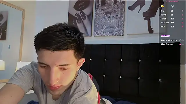 Un Sluttyy online show from 12, 3, 2026