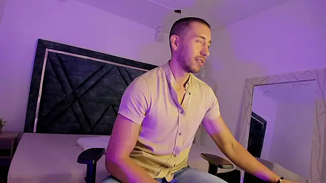 Snapshot of ElianReed chatting on 10, 11, 2025 ElianReed online show from 10, 11, 2025