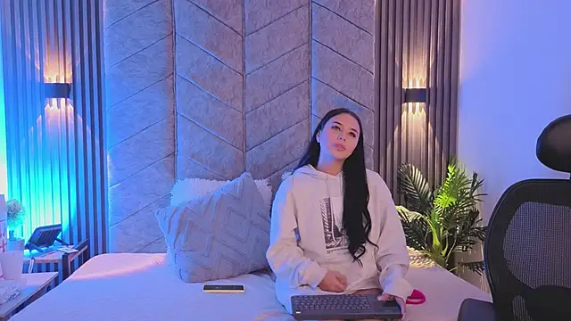 AuroraLanee  online show from 17, 11, 2025