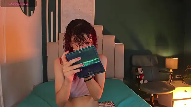 AliceMadnes online show from 18, 11, 2025