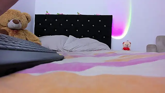  emiily pink online show from 21, 4, 2026