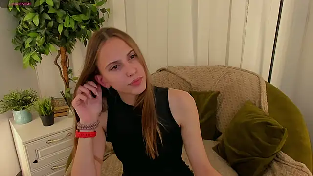 Snapshot of AriaBe11 chatting on 7, 11, 2025 AriaBe11 online show from 7, 11, 2025