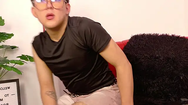 Snapshot of Valentin_X chatting on 13, 11, 2025 Valentin X online show from 13, 11, 2025