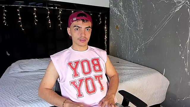 Snapshot of NicoKingg_ chatting on 4, 12, 2025 NicoKingg online show from 4, 12, 2025