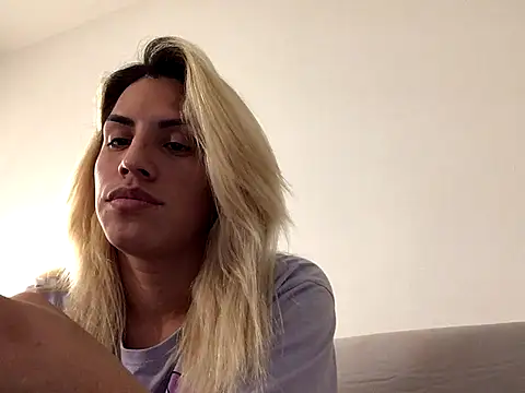 ESTRELLABERECHUCKY online show from 20, 11, 2025