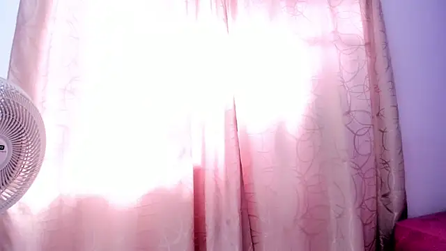 Snapshot of lolasweett_ chatting on 22, 11, 2025 lolasweett online show from 22, 11, 2025