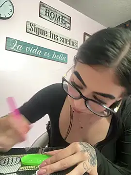 Snapshot of SCARLETT_INK_ chatting on 8, 5, 2026 SCARLETT INK online show from 8, 5, 2026