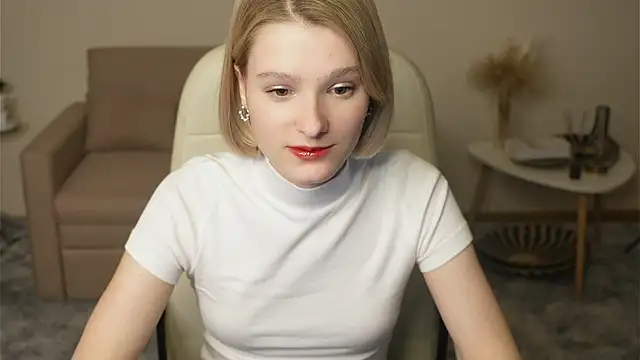 Snapshot of EvitaMull chatting on 10, 11, 2025 EvitaMull online show from 10, 11, 2025