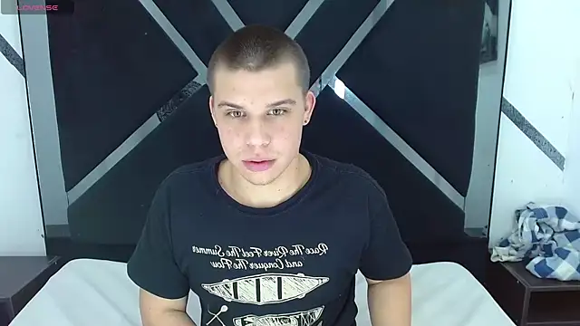 Snapshot of Liam_York_ chatting on 12, 11, 2025 Liam York online show from 12, 11, 2025