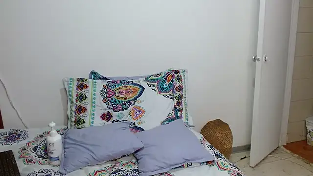 dayan hanks online show from 8, 3, 2026