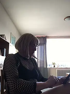 Snapshot of simone_xdressing chatting on 26, 1, 2025 simone xdressing online show from 26, 1, 2025