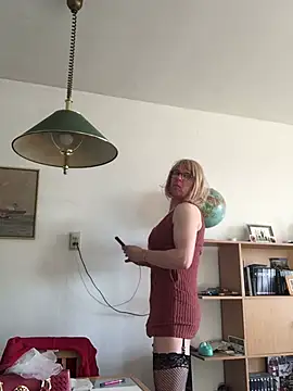 Snapshot of simone_xdressing chatting on 2, 2, 2025 simone xdressing online show from 2, 2, 2025