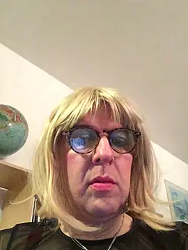 Snapshot of simone_xdressing chatting on 10, 2, 2025 simone xdressing online show from 10, 2, 2025