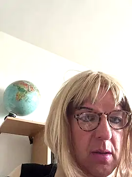 Snapshot of simone_xdressing chatting on 12, 10, 2025 simone xdressing online show from 12, 10, 2025