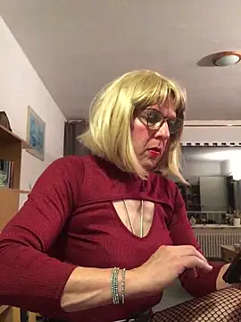 Snapshot of simone_xdressing chatting on 19, 10, 2025 simone xdressing online show from 19, 10, 2025