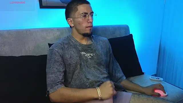 Snapshot of AresMassimoX chatting on 3, 3, 2026 AresMassimoX online show from 3, 3, 2026