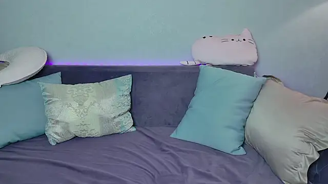 Snapshot of ur_shy_bambi chatting on 12, 11, 2025 ur shy bambi online show from 12, 11, 2025