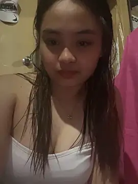 Snapshot of pinayyours18 chatting on 17, 11, 2025 pinayyours18 online show from 17, 11, 2025